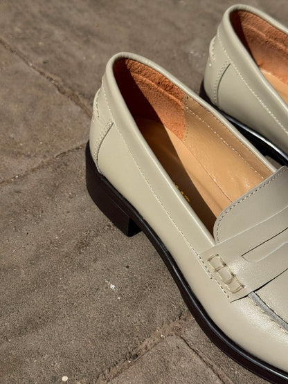 Mocassins en cuir pour femme beige